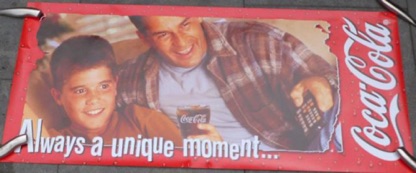 P9238-1 € 5,00 coca cola poster (papier) dubbelzijdig bedrukt 90x40cm